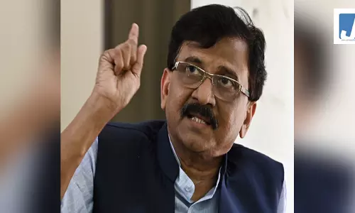 गद्दारों को वैध न बनाएं; संजय राउत ने एकनाथ शिंदे से मुलाकात के लिए शरद पवार की आलोचना की गद्दारों को वैध न बनाएं; संजय राउत ने एकनाथ शिंदे से मुलाकात के लिए शरद पवार की आलोचना की