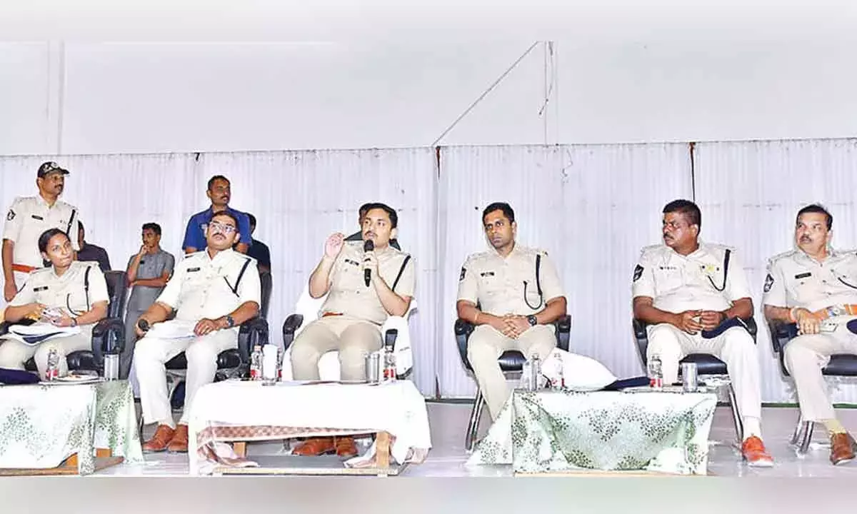 CM के दौरे के लिए हेलीपैड और मीटिंग की जगहों पर कड़ी निगरानी के आदेश CM के दौरे के लिए हेलीपैड और मीटिंग की जगहों पर कड़ी निगरानी के आदेश