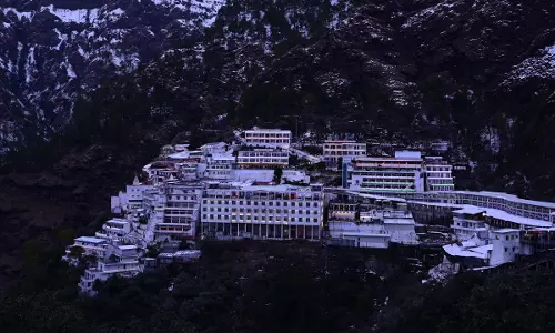 माता वैष्णो देवी मंदिर मार्ग पर भूस्खलन, यात्रा पर कोई असर नहीं माता वैष्णो देवी मंदिर मार्ग पर भूस्खलन, यात्रा पर कोई असर नहीं