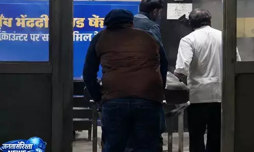 BREAKING: एक ही परिवार के 4 लोगों ने खाया जहर, पिता-बेटी की मौत