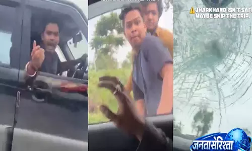 रांची-टाटा हाईवे पर सनसनी, मामूली हादसे के बाद SUV सवारों की कथित गुंडागर्दी कैमरे में कैद - VIDEO रांची-टाटा हाईवे पर सनसनी, मामूली हादसे के बाद SUV सवारों की कथित गुंडागर्दी कैमरे में कैद - VIDEO