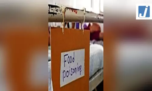 आवासीय विद्यालय में नाश्ते के बाद 26 छात्र बीमार पड़े, फूड पॉइजनिंग की आशंका आवासीय विद्यालय में नाश्ते के बाद 26 छात्र बीमार पड़े, फूड पॉइजनिंग की आशंका