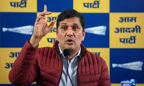 रोहिणी बिल्डिंग हादसे पर AAP का दिल्ली सरकार पर हमला रोहिणी बिल्डिंग हादसे पर AAP का दिल्ली सरकार पर हमला