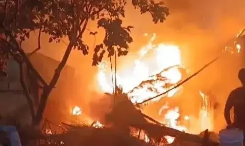 Greater नोएडा में आग का तांडव, समय रहते टला बड़ा हादसा Greater नोएडा में आग का तांडव, समय रहते टला बड़ा हादसा