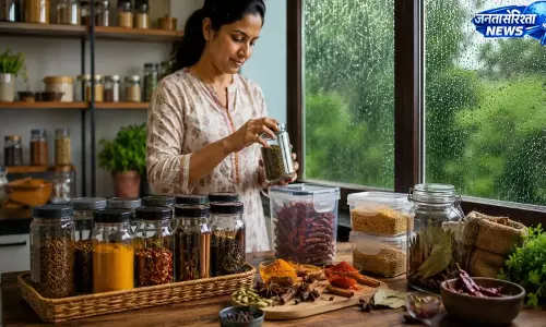 नमी से बचाएं मसाले, अपनाएं ये ट्रिक्स नमी से बचाएं मसाले, अपनाएं ये ट्रिक्स