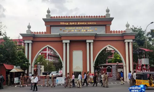 TVK कार्यकर्ताओं पर बच्चों से नारे लगवाने का आरोप, HC ने मांगा जवाब TVK कार्यकर्ताओं पर बच्चों से नारे लगवाने का आरोप, HC ने मांगा जवाब
