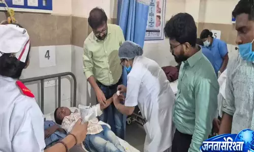 Nagarkurnool: कीड़ा लगी खिचड़ी खाने से 40 बच्चे बीमार