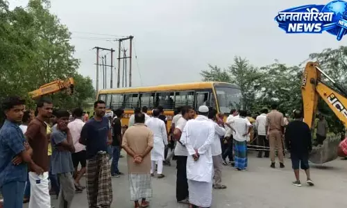 बच्चों से भरी बस दुर्घटनाग्रस्त, एक की मौत