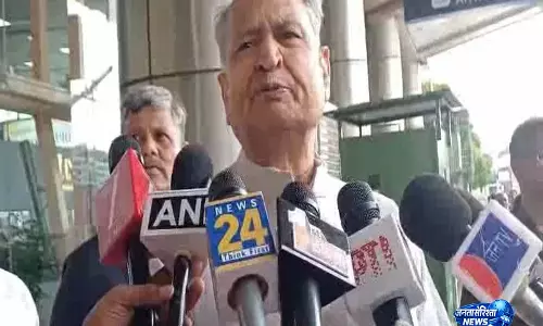 राम मंदिर चढ़ावा विवाद पर Gehlot का हमला, ट्रस्ट भंग करने की मांग राम मंदिर चढ़ावा विवाद पर Gehlot का हमला, ट्रस्ट भंग करने की मांग