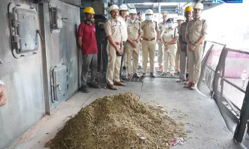 सिलतरा फैक्ट्री में गांजा,चरस, अफीम और नशीली सिरप का नष्टीकरण सिलतरा फैक्ट्री में गांजा,चरस, अफीम और नशीली सिरप का नष्टीकरण