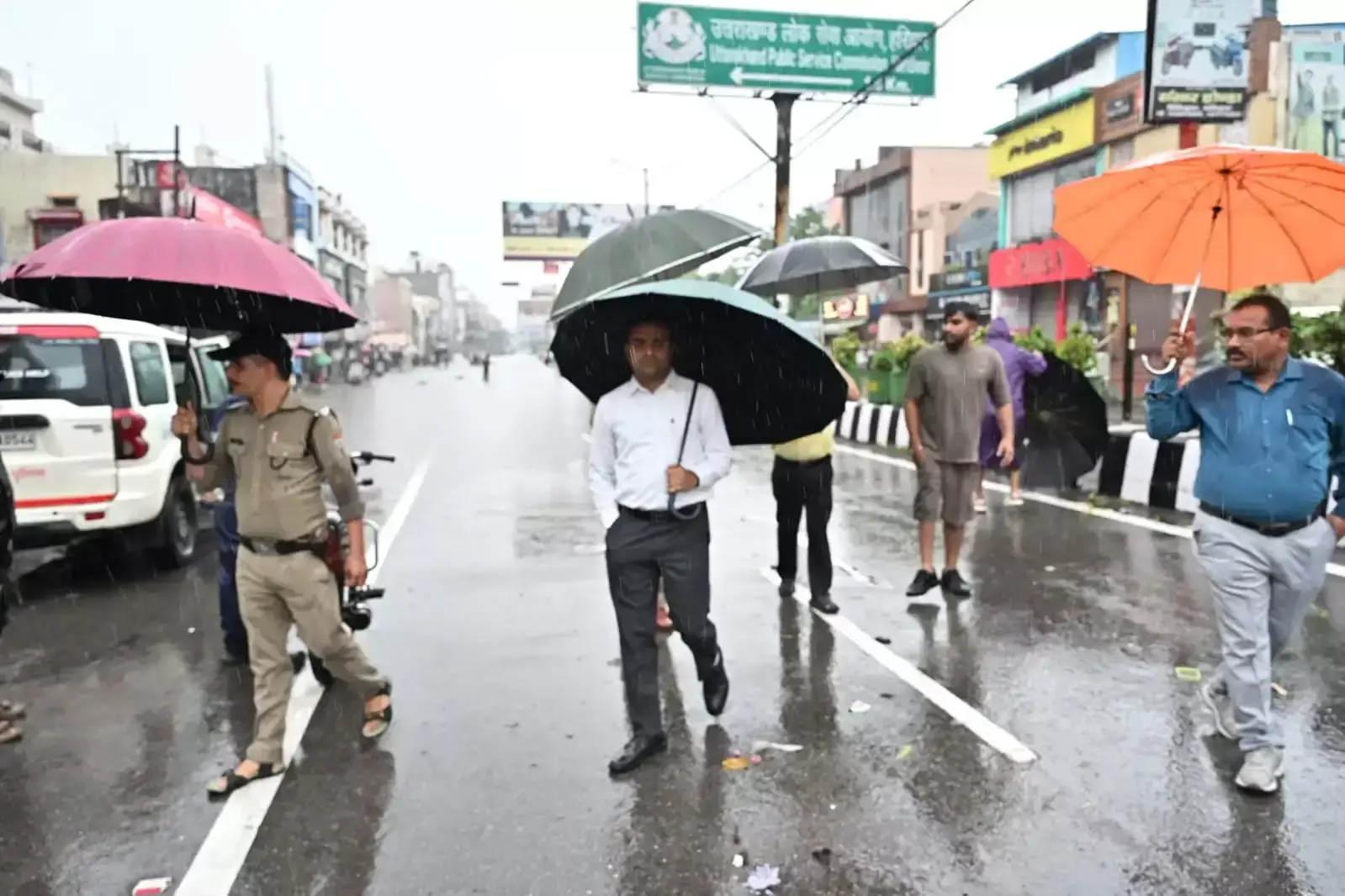 Haridwar: बारिश से प्रभावित क्षेत्रों का डीएम ने किया निरीक्षण, अधिकारियों को दिए निर्देश Haridwar: बारिश से प्रभावित क्षेत्रों का डीएम ने किया निरीक्षण, अधिकारियों को दिए निर्देश