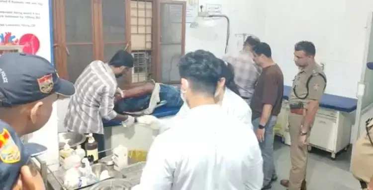 Haridwar: हरिद्वार में पुलिस-आरोपी मुठभेड़, एक बदमाश के पैर में गोली Haridwar: हरिद्वार में पुलिस-आरोपी मुठभेड़, एक बदमाश के पैर में गोली