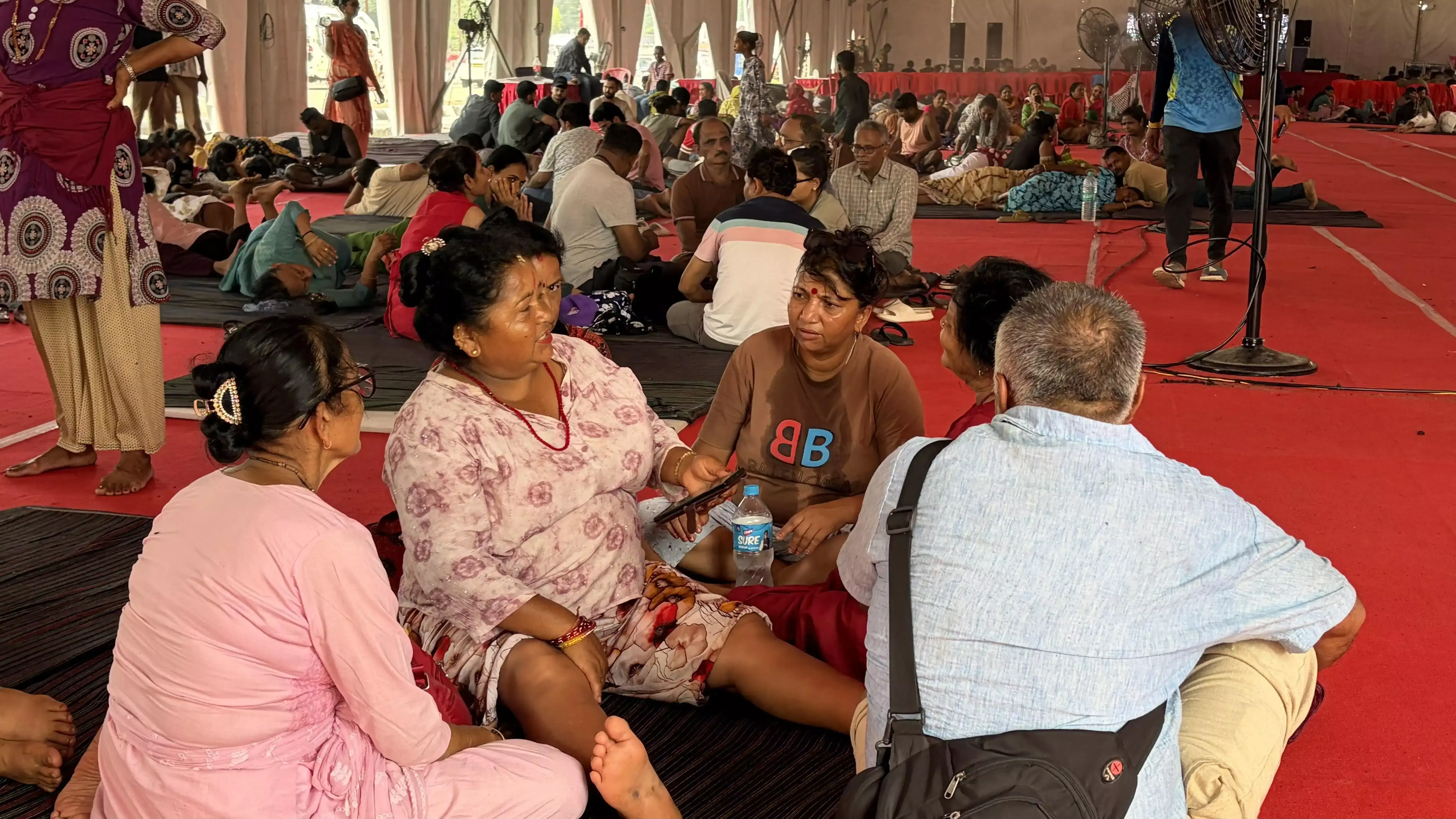 Kathua: लखनपुर कॉरिडोर में श्रद्धालुओं की भारी भीड़, व्यवस्थाएं चाक-चौबंद Kathua: लखनपुर कॉरिडोर में श्रद्धालुओं की भारी भीड़, व्यवस्थाएं चाक-चौबंद