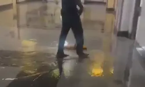 First rain में ही बदहाल व्यवस्था, सुपर स्पेशलिटी ब्लॉक में भरा पानी First rain में ही बदहाल व्यवस्था, सुपर स्पेशलिटी ब्लॉक में भरा पानी