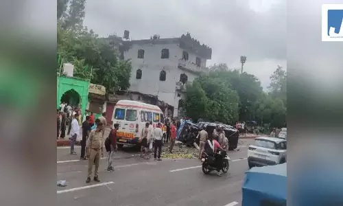 तेज रफ्तार स्कॉर्पियो का कहर, लोडर और बाइक को मारी टक्कर, दो की मौत 3 घायल तेज रफ्तार स्कॉर्पियो का कहर, लोडर और बाइक को मारी टक्कर, दो की मौत 3 घायल
