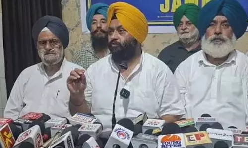 Jammu: सतलुज फिल्म पर रोक के खिलाफ जेके सिख वेलफेयर फोरम की आवाज Jammu: सतलुज फिल्म पर रोक के खिलाफ जेके सिख वेलफेयर फोरम की आवाज
