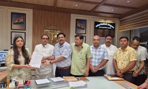 Noida में आरडब्ल्यूए की आवाज, डीएम ने कार्रवाई का दिया आश्वासन Noida में आरडब्ल्यूए की आवाज, डीएम ने कार्रवाई का दिया आश्वासन