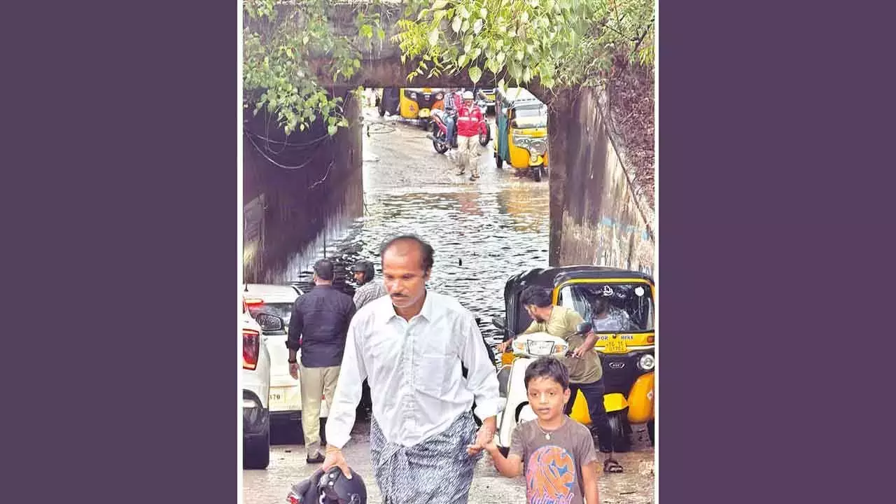 तेलपुर अंडरपास: बारिश के बाद एक दैनिक दुःस्वप्न तेलपुर अंडरपास: बारिश के बाद एक दैनिक दुःस्वप्न