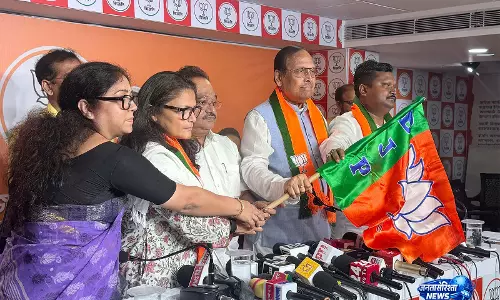 TMC को झटका, सुष्मिता देव समेत तीन पूर्व सांसद BJP में शामिल TMC को झटका, सुष्मिता देव समेत तीन पूर्व सांसद BJP में शामिल