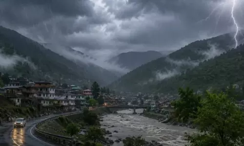 Pauri Garhwal: बारिश के असर पर डीएम की नजर, अधिकारियों को अलर्ट रहने के आदेश