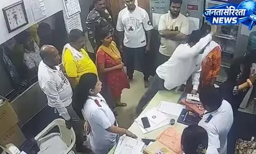 डॉक्टर बोले- कभी वापस नहीं आएंगे, छोड़ दिया शहर डॉक्टर बोले- कभी वापस नहीं आएंगे, छोड़ दिया शहर