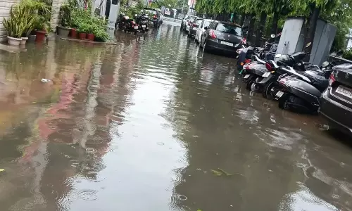 Noida  में बारिश का कहर, 153 मिमी पानी बरसा; शहर की रफ्तार थमी, लोग परेशान