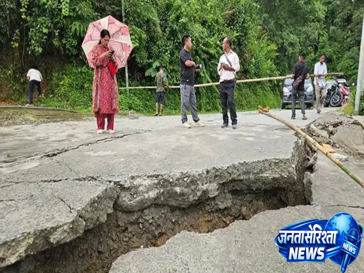 Khonsa: सड़क बंद, यातायात डायवर्ट Khonsa: सड़क बंद, यातायात डायवर्ट