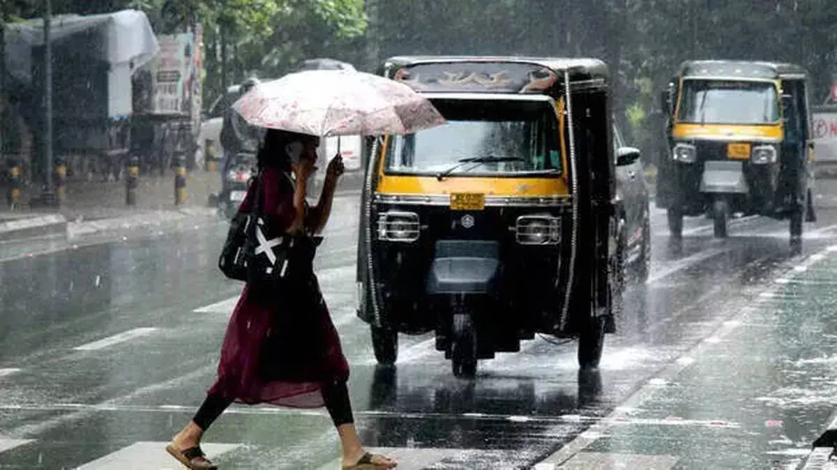 Kerala के उत्तरी जिलों में भारी बारिश जारी रहेगी; पांच जिलों के लिए येलो अलर्ट Kerala के उत्तरी जिलों में भारी बारिश जारी रहेगी; पांच जिलों के लिए येलो अलर्ट