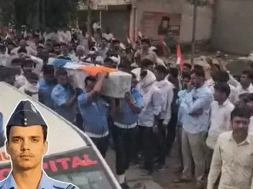 Jhunjhunu: राजकीय और सैन्य सम्मान के साथ अग्निवीर का अंतिम संस्कार Jhunjhunu: राजकीय और सैन्य सम्मान के साथ अग्निवीर का अंतिम संस्कार