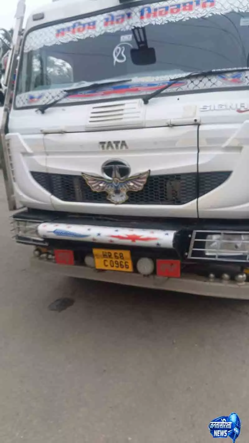 Panchkula में ओवरलोड ट्रक जब्त, 1.24 लाख का चालान Panchkula में ओवरलोड ट्रक जब्त, 1.24 लाख का चालान