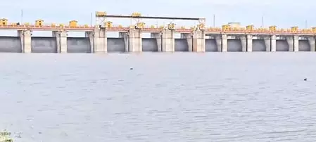 महाराष्ट्र: उज्जनी बांध डेड स्टोरेज लेवल से ऊपर पहुंचा, बांध का जलस्तर 492.880 मीटर पर पहुंचा महाराष्ट्र: उज्जनी बांध डेड स्टोरेज लेवल से ऊपर पहुंचा, बांध का जलस्तर 492.880 मीटर पर पहुंचा