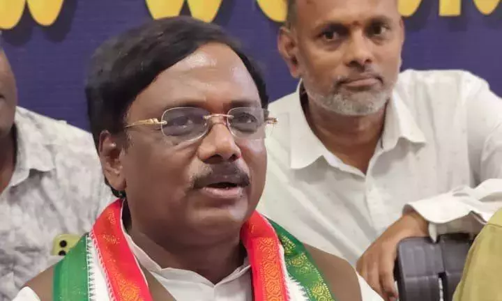 सरकार लोगों के कल्याण के लिए प्रतिबद्ध: Vivek सरकार लोगों के कल्याण के लिए प्रतिबद्ध: Vivek