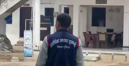 बिहार: आय से ज्यादा संपत्ति मामले में उत्पाद निरीक्षक के 5 ठिकानों पर छापेमारी बिहार: आय से ज्यादा संपत्ति मामले में उत्पाद निरीक्षक के 5 ठिकानों पर छापेमारी