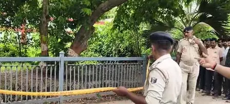 पटना: बाहुबली विधायक अनंत सिंह के आवास के पास मिला शव, चेहरे पर चोट के निशान पटना: बाहुबली विधायक अनंत सिंह के आवास के पास मिला शव, चेहरे पर चोट के निशान