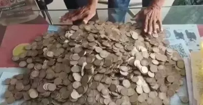 नलगोंडा के एक व्यक्ति ने बाइक खरीदने के लिए ₹10 के सिक्कों में ₹1.1 लाख का भुगतान किया नलगोंडा के एक व्यक्ति ने बाइक खरीदने के लिए ₹10 के सिक्कों में ₹1.1 लाख का भुगतान किया