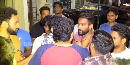 Telangana: माधापुर में भोजन में कीड़े को लेकर छात्रावास के छात्रों ने विरोध प्रदर्शन किया Telangana: माधापुर में भोजन में कीड़े को लेकर छात्रावास के छात्रों ने विरोध प्रदर्शन किया
