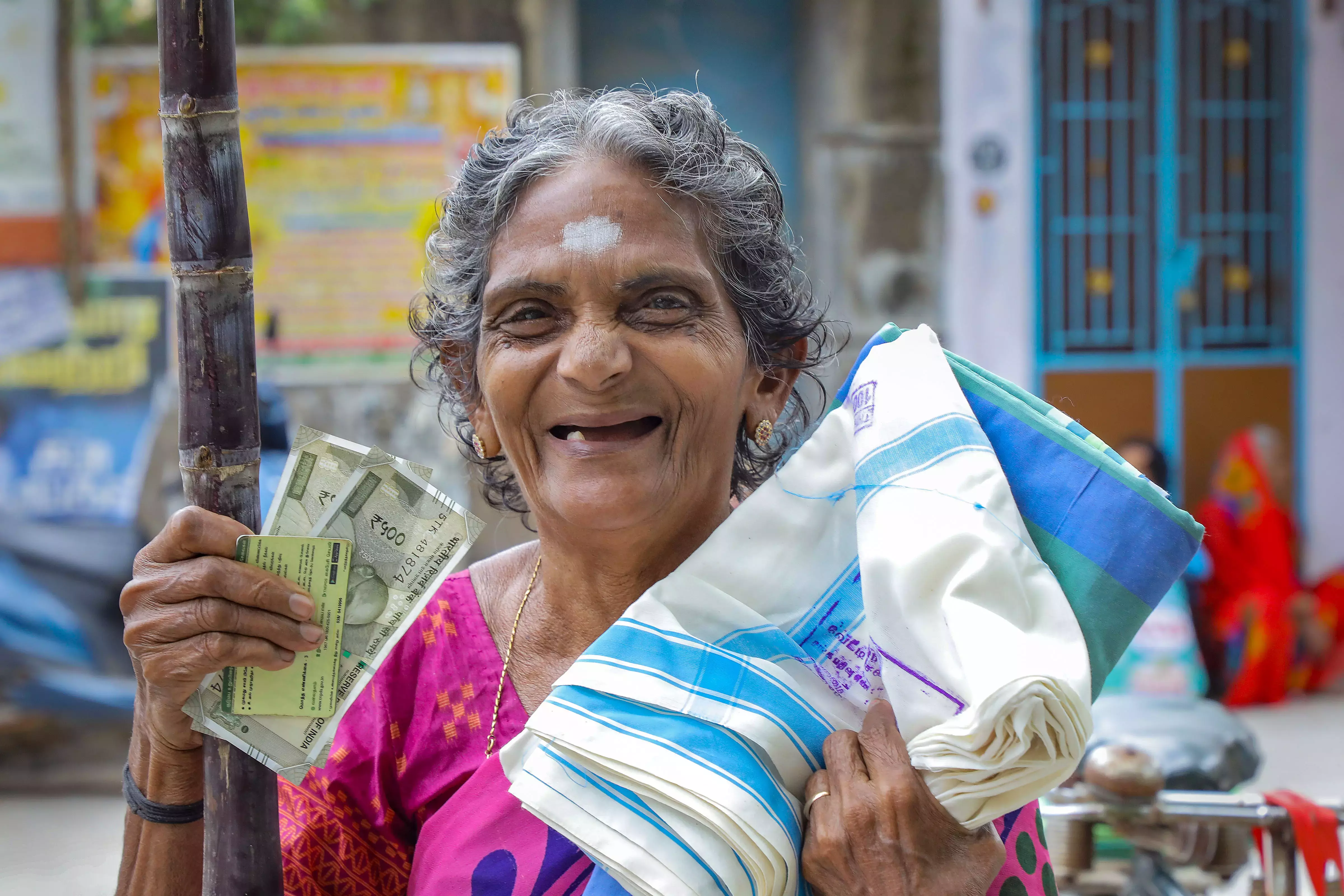 Tamil Nadu की निःशुल्क पोंगल साड़ियों और धोतियों को एक नया रूप मिल रहा है Tamil Nadu की निःशुल्क पोंगल साड़ियों और धोतियों को एक नया रूप मिल रहा है