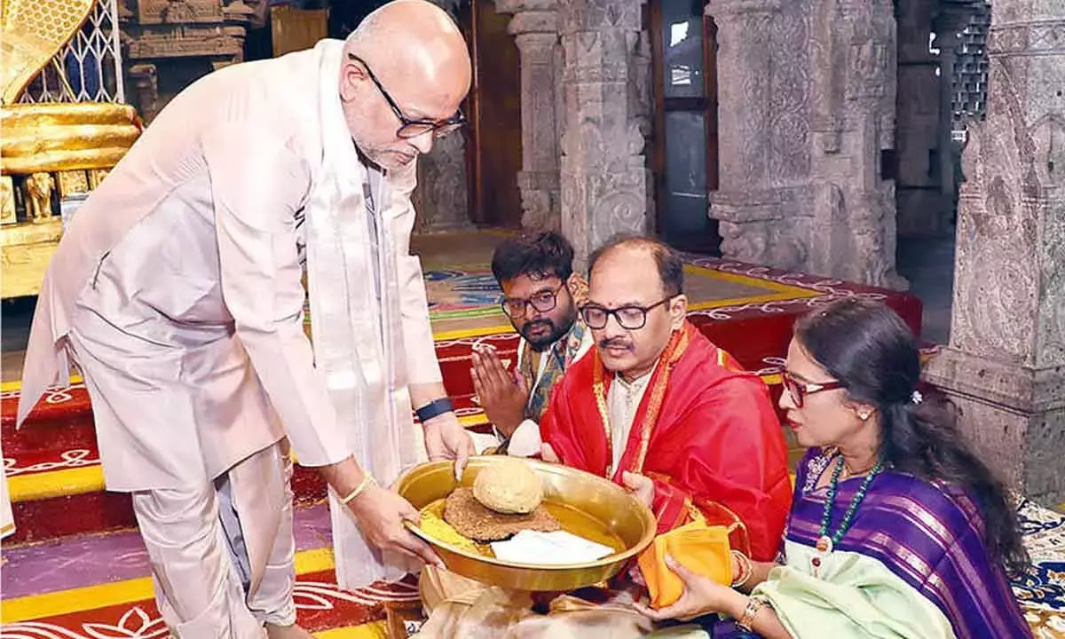 Andhra: कन्नबाबू ने टीटीडी बोर्ड के पदेन सदस्य के रूप में शपथ ली Andhra: कन्नबाबू ने टीटीडी बोर्ड के पदेन सदस्य के रूप में शपथ ली