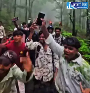 मैनपाट में बाइकर्स गैंग का आतंक, पर्यटक परेशान मैनपाट में बाइकर्स गैंग का आतंक, पर्यटक परेशान