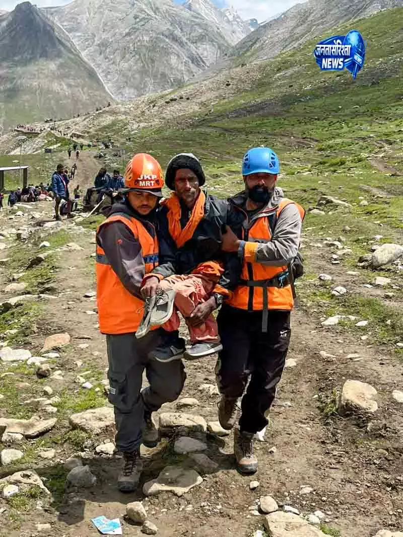 Jammu अमरनाथ यात्रा पंजीकरण में अनियमितता पर चार शिक्षक निलंबित Jammu अमरनाथ यात्रा पंजीकरण में अनियमितता पर चार शिक्षक निलंबित