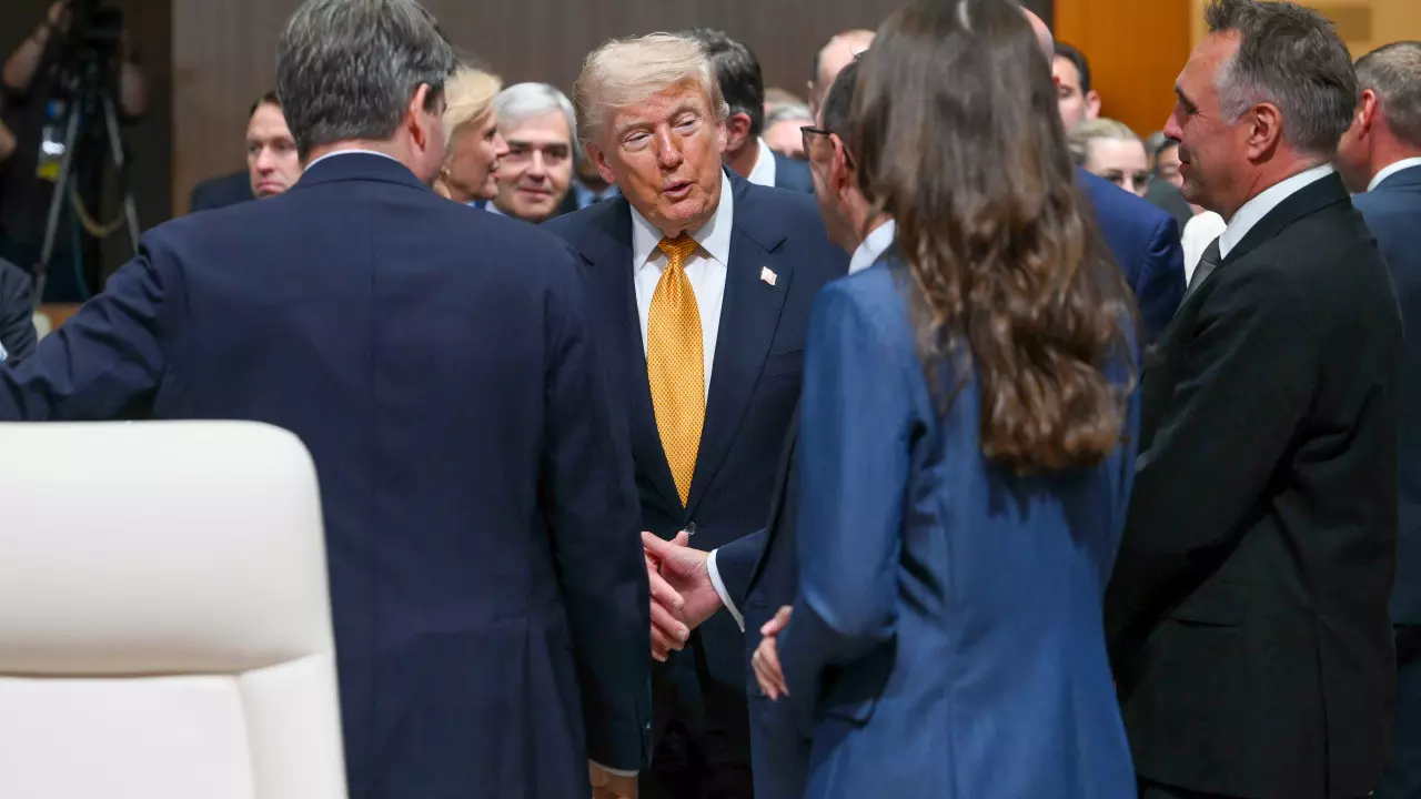 Trump ने कहा कि ईरान ‘खत्म’ हो गया है, और हमलों की चेतावनी दी Trump ने कहा कि ईरान ‘खत्म’ हो गया है, और हमलों की चेतावनी दी