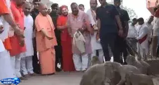 CM Yogis का चित्रकूट दौरा, धार्मिक स्थलों और विकास कार्यों की समीक्षा CM Yogis का चित्रकूट दौरा, धार्मिक स्थलों और विकास कार्यों की समीक्षा