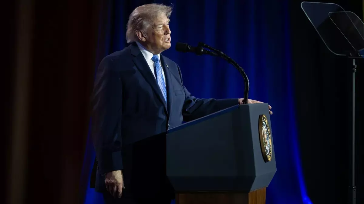 Trump ने अमेरिका को कम्युनिस्ट खतरे की चेतावनी दी Trump ने अमेरिका को कम्युनिस्ट खतरे की चेतावनी दी