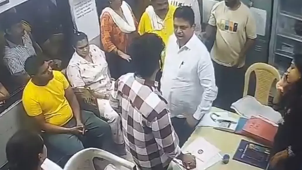 गिरफ्तारी का स्वागत: कल काली पट्टी बांधकर मोर्चा संभालेंगे डॉक्टर्स गिरफ्तारी का स्वागत: कल काली पट्टी बांधकर मोर्चा संभालेंगे डॉक्टर्स