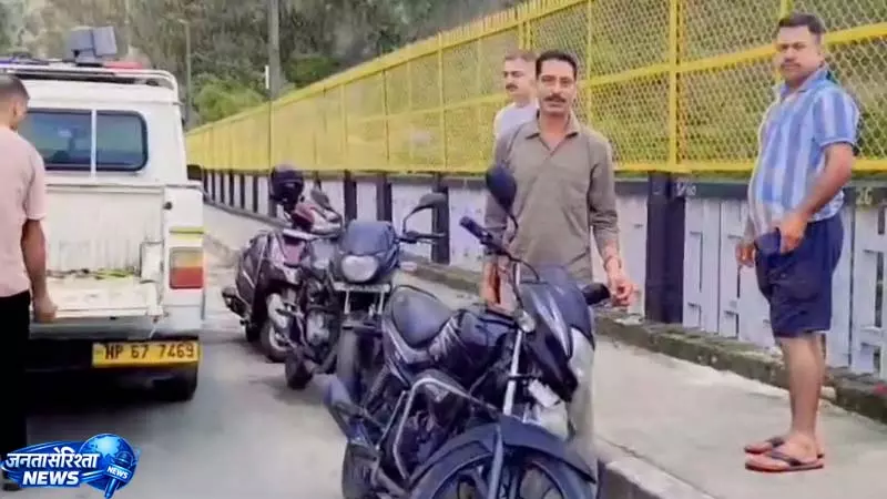 होमगार्ड की बाइक चोरी, फायर ब्रिगेड ऑफिस के बाहर थी पार्क होमगार्ड की बाइक चोरी, फायर ब्रिगेड ऑफिस के बाहर थी पार्क