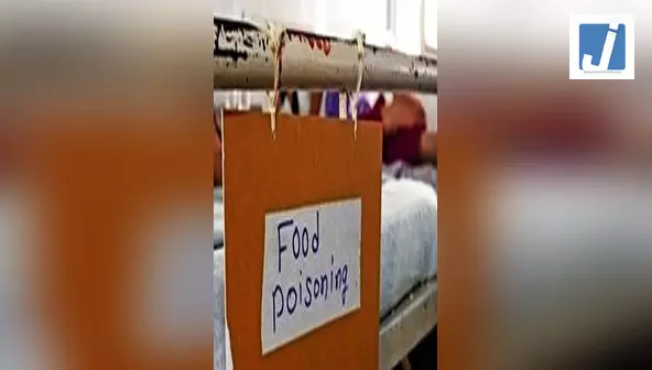आवासीय विद्यालय में नाश्ते के बाद 26 छात्र बीमार पड़े, फूड पॉइजनिंग की आशंका आवासीय विद्यालय में नाश्ते के बाद 26 छात्र बीमार पड़े, फूड पॉइजनिंग की आशंका