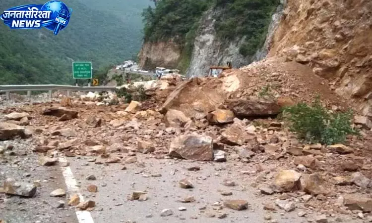 मानसून सीजन में 24 घंटे में बहाल होंगी सडक़ें मानसून सीजन में 24 घंटे में बहाल होंगी सडक़ें