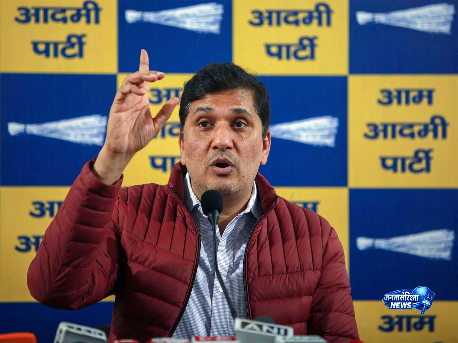 रोहिणी बिल्डिंग हादसे पर AAP का दिल्ली सरकार पर हमला रोहिणी बिल्डिंग हादसे पर AAP का दिल्ली सरकार पर हमला