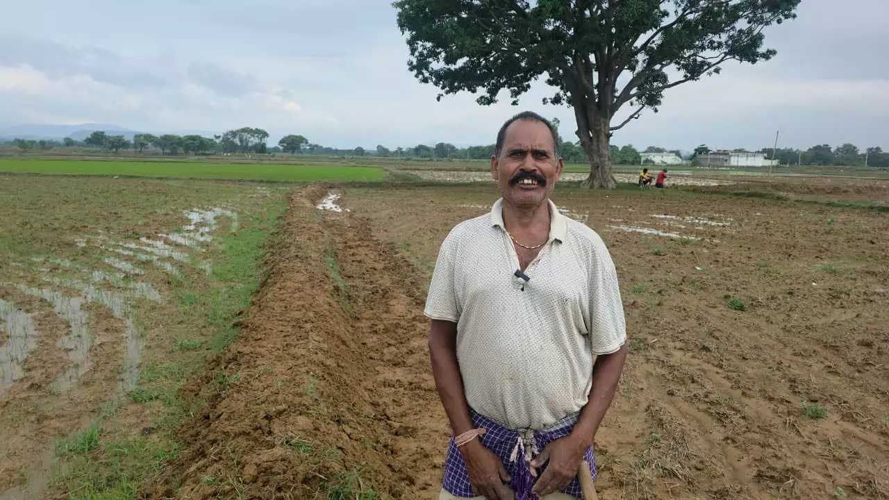 शासन की जनकल्याणकारी योजनाओं से बदल रही भूमिहीन परिवारों की जिंदगी शासन की जनकल्याणकारी योजनाओं से बदल रही भूमिहीन परिवारों की जिंदगी