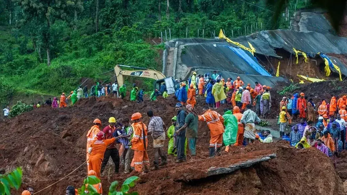 वायनाड के कल्लाडी में लैंडस्लाइड; चार और शव बरामद, मरने वालों की संख्या सात हुई वायनाड के कल्लाडी में लैंडस्लाइड; चार और शव बरामद, मरने वालों की संख्या सात हुई